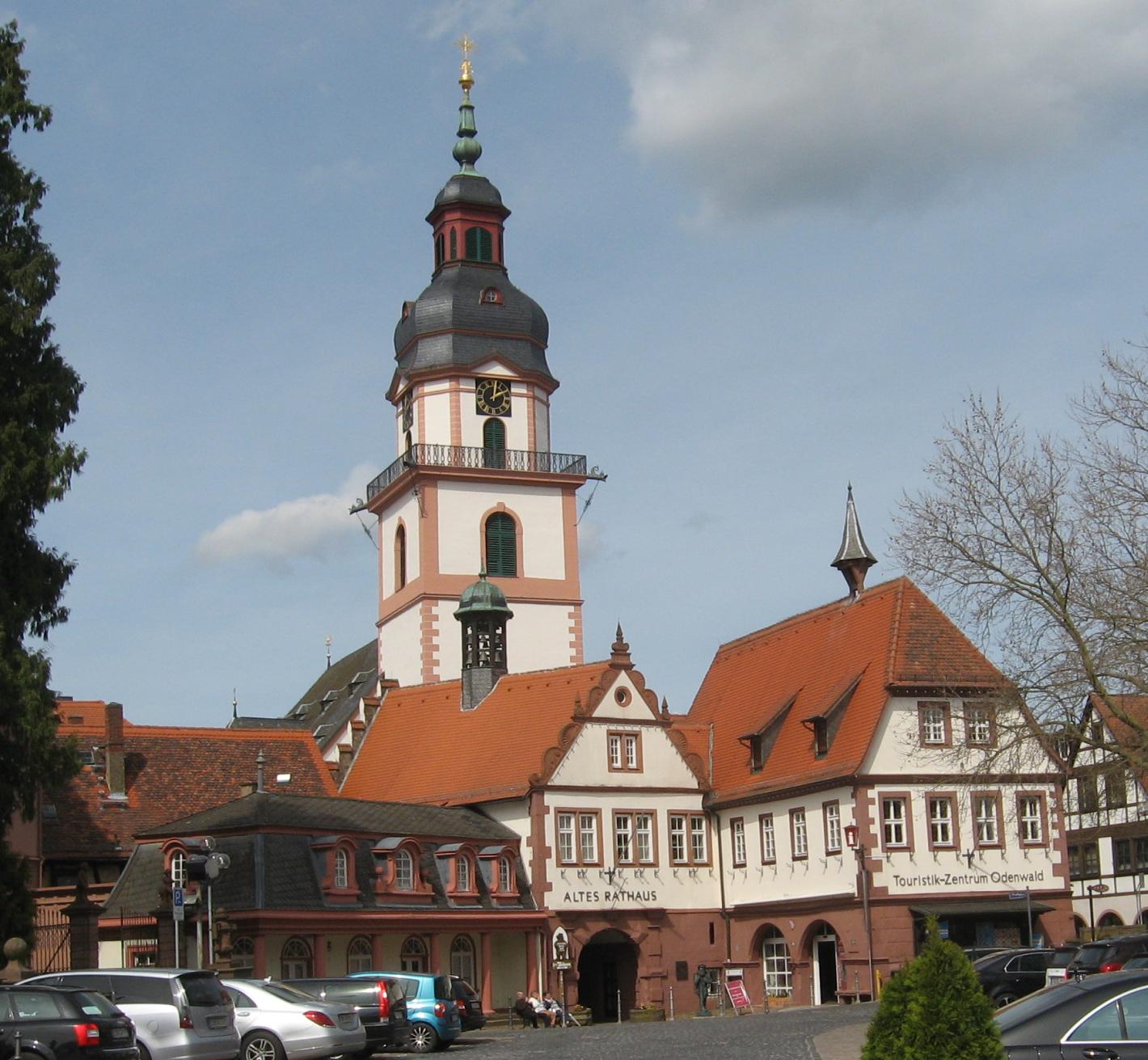 Erbach, das alte Rathaus u, Touristickzentrum Odenwald