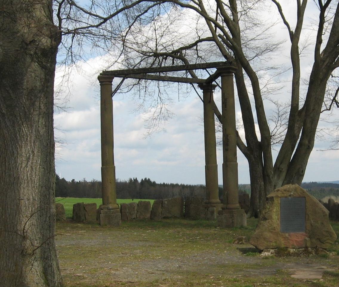 Der Galgen in Beerfelden. Der Galgen wurde 1597, also vor dem 30-jährigen Krieg, anstelle eines Holzgalgens errichtet, die letzte Hinrichtung fand 1804 statt.